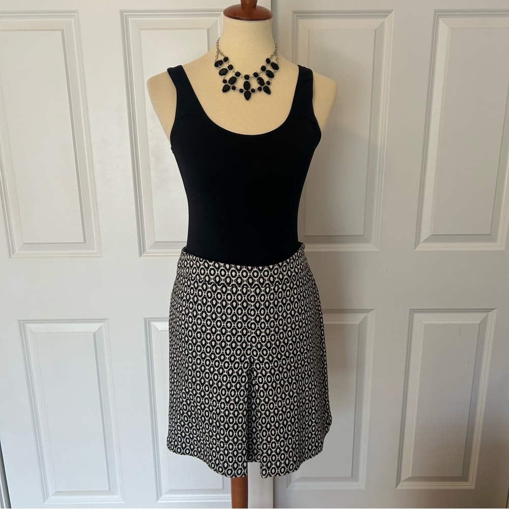 TRULLI Black/Off White Printed Knit Short Pleated Skirt